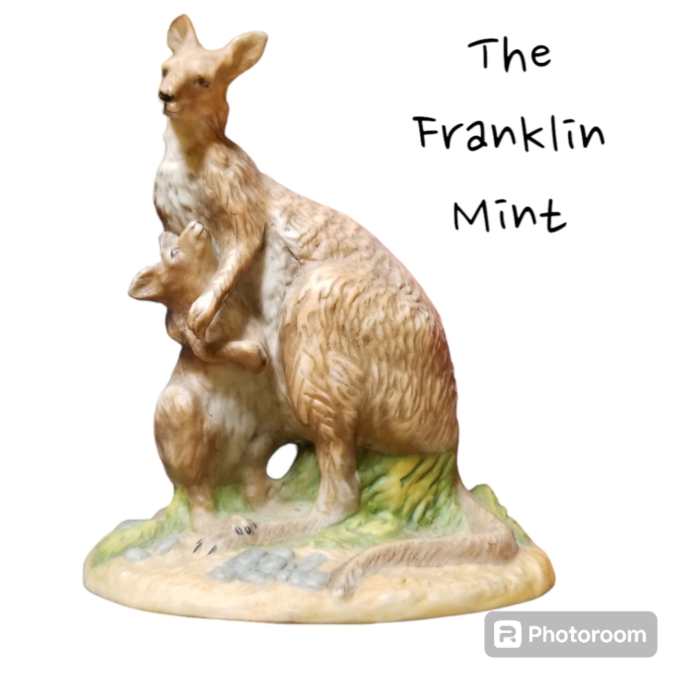 THE FRANKLIN MINT Tasmanian Forester Kangaroo Porcelain Figurine 1989